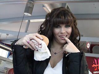 Freundin Will Im Fast Food Restaurant Blasen Und Frisst Sperma Vom Burger - Aische Pervers free video