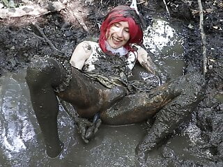 Trap Cosplay Maki Bride Messy Play In The Mud free video