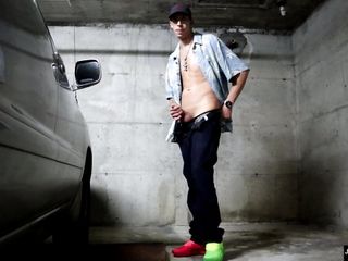 Johnholmesjunior Does A Super Risky Solo Show In Busy Vancouver Parkade Parking Lot free video