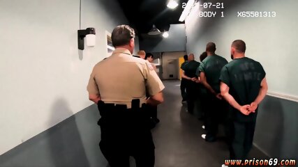 Gay Hung Cops Naked Making The Guards Happy free video